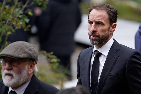 Natonaltrainer Gareth Southgate nahm an der Beerdigung der Fußballikone Bobby Charlton teil.