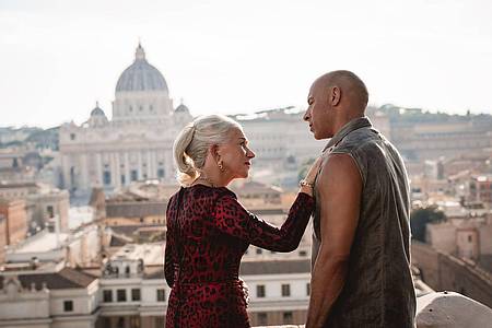 Über den Dächern von Rom: Vin Diesel als Dom Toretto und Helen Mirren als Queen in einer Szene des Films «Fast & Furious 10».