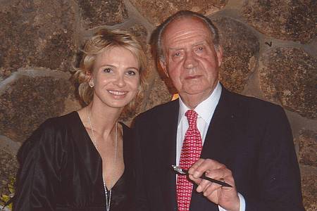 Der damalige spanische König Juan Carlos und seine damalige enge Freundin Corinna zu Sayn-Wittgenstein in einer Szene der Serie «Juan Carlos - Liebe, Geld, Verrat».