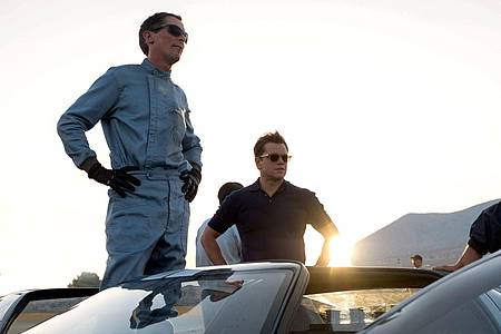 Ken Miles (Christian Bale, l) und Carroll Shelby (Matt Damon) in einer Szene von «Le Mans 66 - Gegen jede Chance».