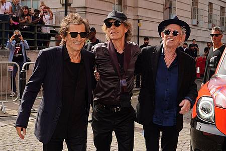 Ronnie Wood (l-r), Mick Jagger und Keith Richards rühren in London die Werbetrommel für ihr neues Studioalbum «Hackney Diamonds».