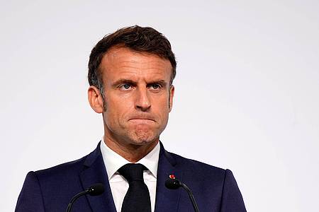 Präsident Emmanuel Macron spricht sich für Einheitskleidung an Frankreichs Schulen aus.