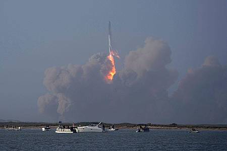 Das Raumschiff «Starship» von SpaceX startet am 20.04.2023 im texanischen Boca Chica - und explodiert nur vier Minuten später.