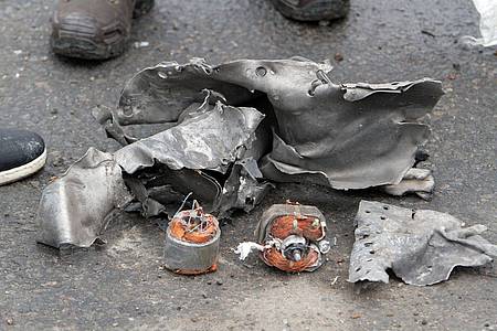 Fragmente einer vom russischen Militär abgefeuerten Rakete in Dnipro (Archivbild).