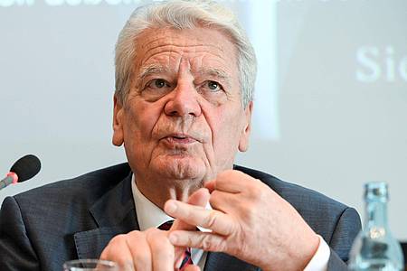 «Gewalt nützt ihm, Krieg nützt ihm», sagt Joachim Gauck, Bundespräsident a.D., über Kremlchef Wladimir Putin.