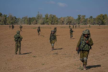 Israelische Soldaten patrouillieren am 20. Oktober im Süden Israels nahe der Grenze zum Gazastreifen.