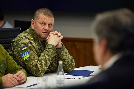 General Walerij Saluschnyj nimmt in Kiew an einem Treffen mit US-Außenminister Antony Blinken teil.