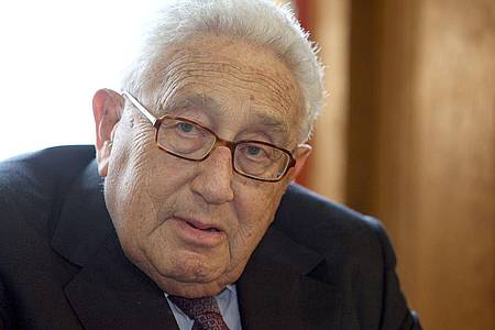 Spricht sich dafür aus, dass die Ukraine nach Kriegsende ins westliche Militärbündnis aufgenommen wird: Henry Kissinger (Archivbild).