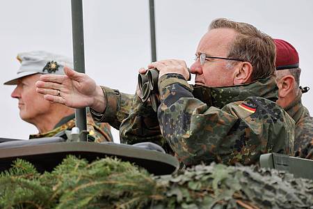 Bundesverteidigungsminister Boris Pistorius bei einer Militärübung der Bundeswehr.