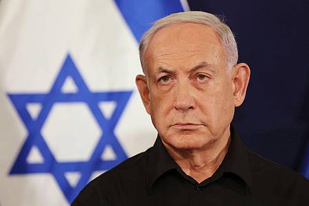 Der istaelische Ministerpräsident Benjamin Netanjahu muss sich wieder vor Gericht verantworten.